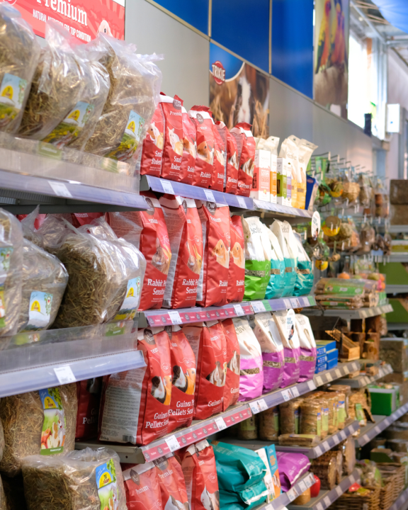 Kom voor de mooiste, fijnste en lekkerste dierbenodigdheden naar tuincentrum de Oude Tol!